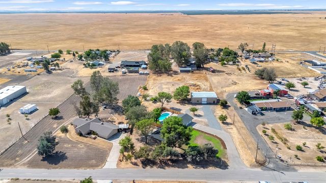 16860 Mark Road, Madera, CA 93636