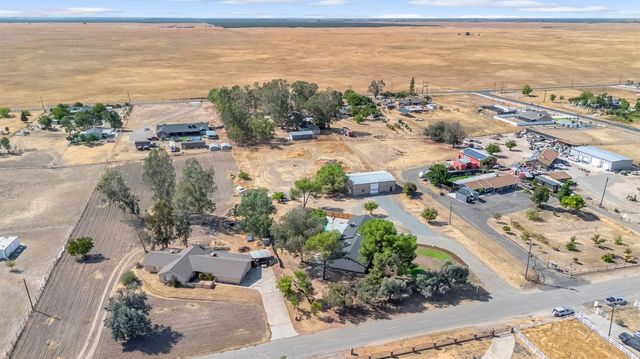 16860 Mark Road, Madera, CA 93636