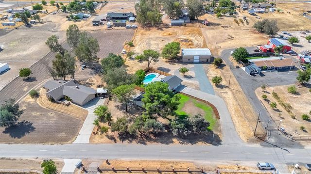 16860 Mark Road, Madera, CA 93636
