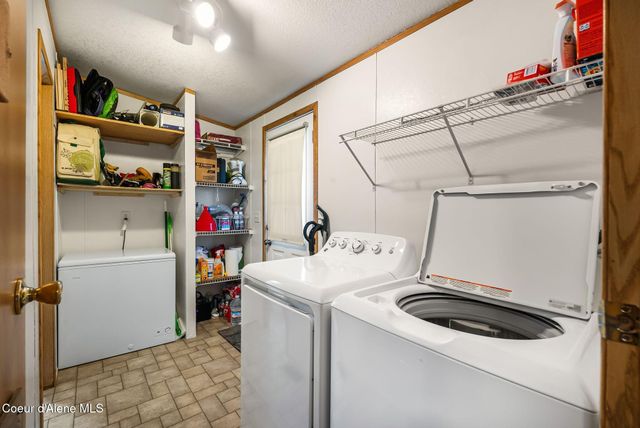 302 Mill Rd, Dover, ID 83825