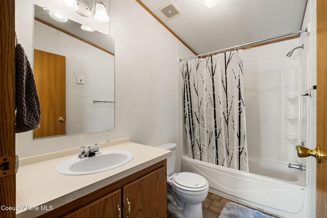 302 Mill Rd, Dover, ID 83825