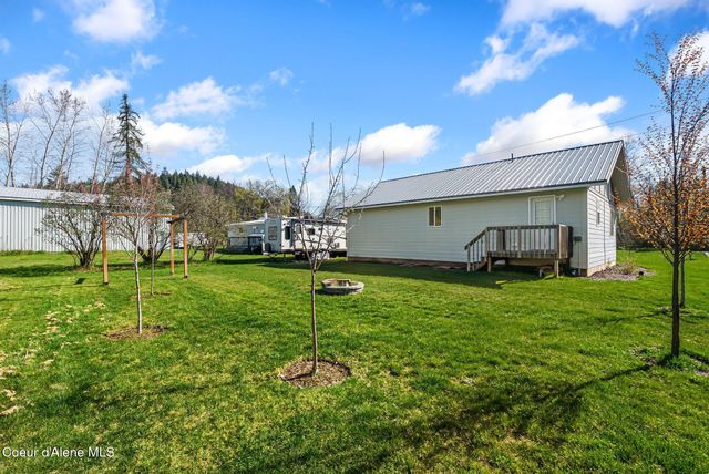 302 Mill Rd, Dover, ID 83825