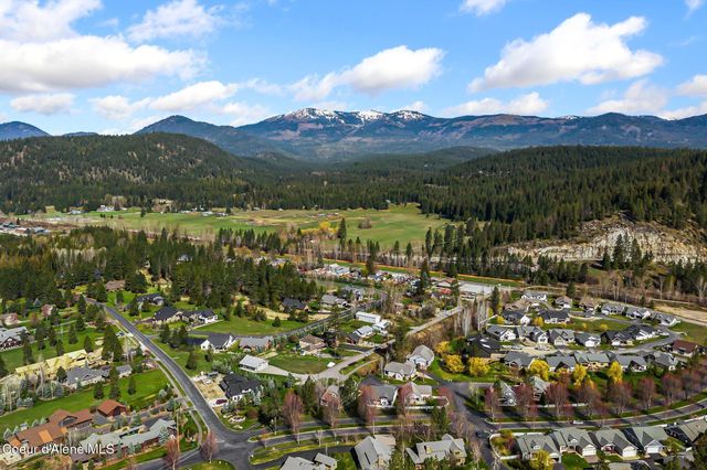 302 Mill Rd, Dover, ID 83825