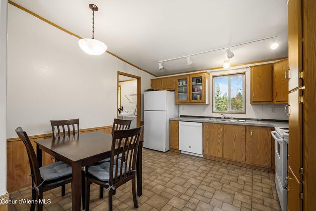 302 Mill Rd, Dover, ID 83825