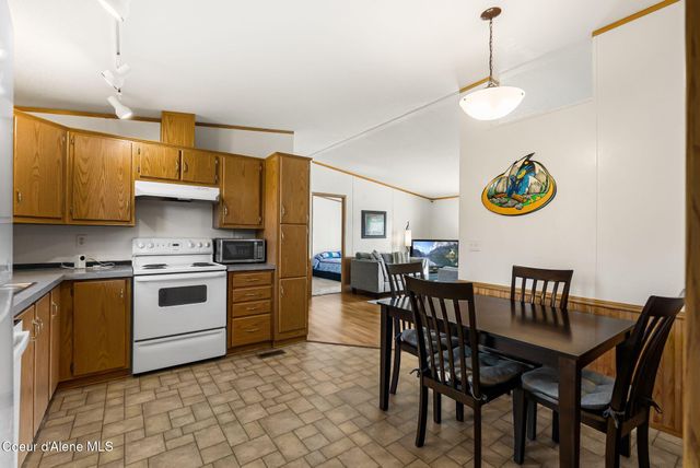 302 Mill Rd, Dover, ID 83825