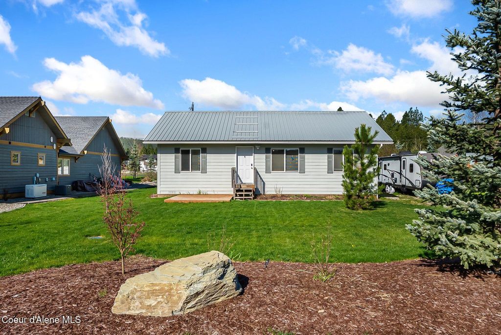302 Mill Rd, Dover, ID 83825