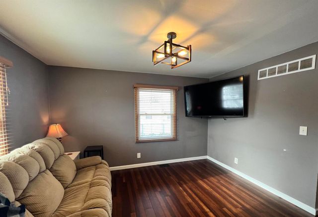 217 W 17th Avenue, Milan, IL 61264