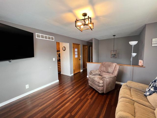 217 W 17th Avenue, Milan, IL 61264