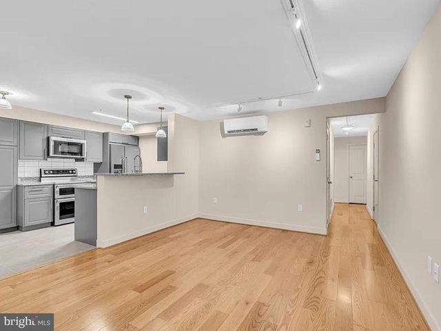 220 2ND ST SE #103, Washington, DC 20003