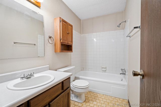 518 Carol Road, Bartlesville, OK 74003