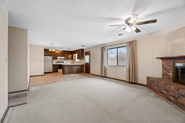 518 Carol Road, Bartlesville, OK 74003