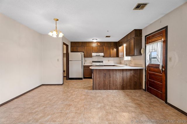 518 Carol Road, Bartlesville, OK 74003