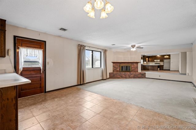 518 Carol Road, Bartlesville, OK 74003