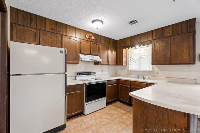 518 Carol Road, Bartlesville, OK 74003