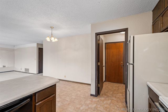 518 Carol Road, Bartlesville, OK 74003