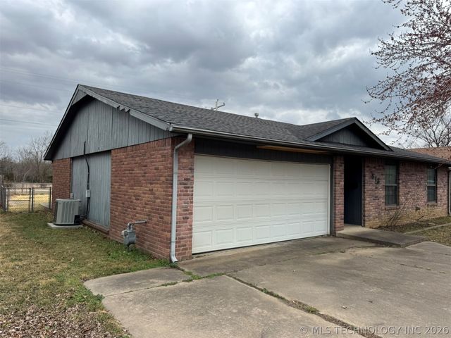 518 Carol Road, Bartlesville, OK 74003