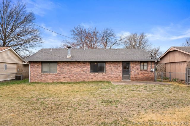 518 Carol Road, Bartlesville, OK 74003