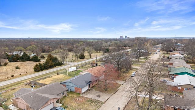 518 Carol Road, Bartlesville, OK 74003
