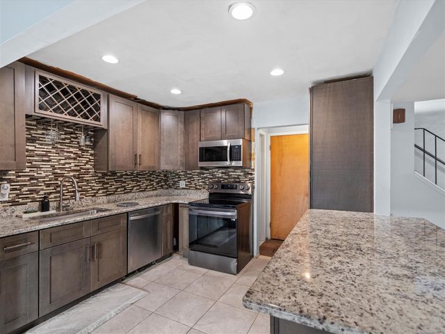 18270 University Park Drive, Livonia, MI 48152