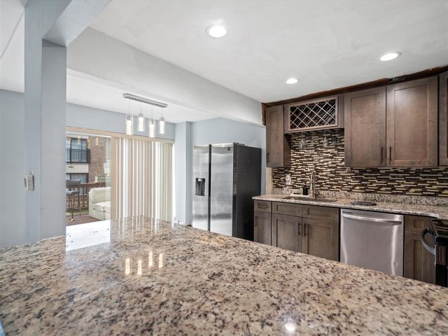 18270 University Park Drive, Livonia, MI 48152