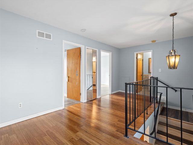 18270 University Park Drive, Livonia, MI 48152