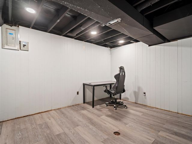 18270 University Park Drive, Livonia, MI 48152