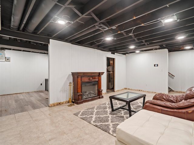 18270 University Park Drive, Livonia, MI 48152