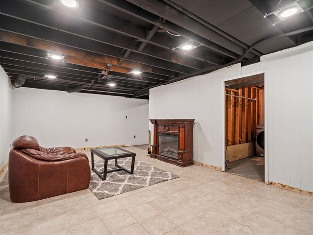 18270 University Park Drive, Livonia, MI 48152