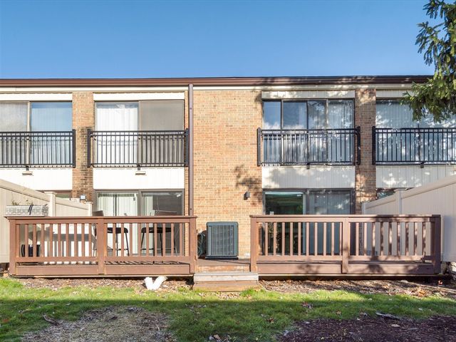 18270 University Park Drive, Livonia, MI 48152