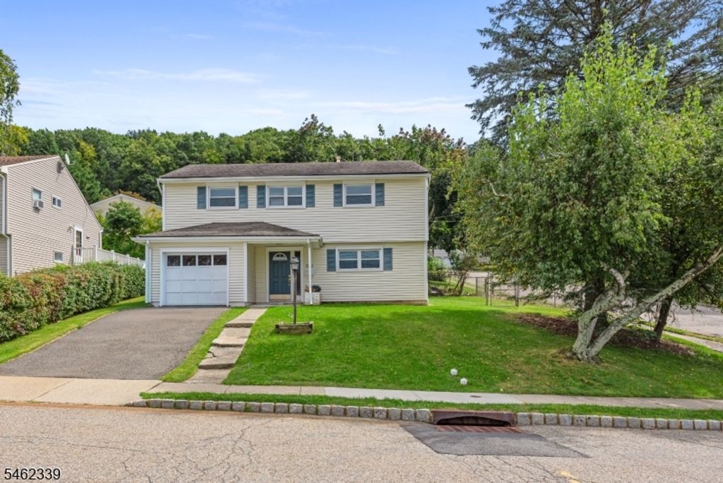 492 Herrick Dr, Rockaway Twp., NJ 07801