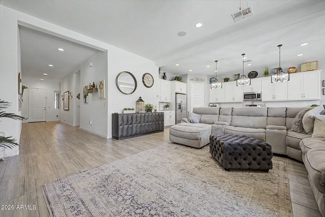 18904 W LAUREL Lane, Surprise, AZ 85388