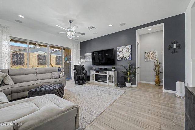 18904 W LAUREL Lane, Surprise, AZ 85388