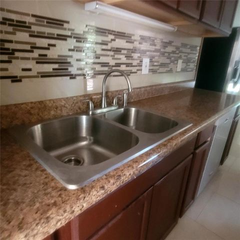 7503 CORAL VINE LANE, Tampa, FL 33619