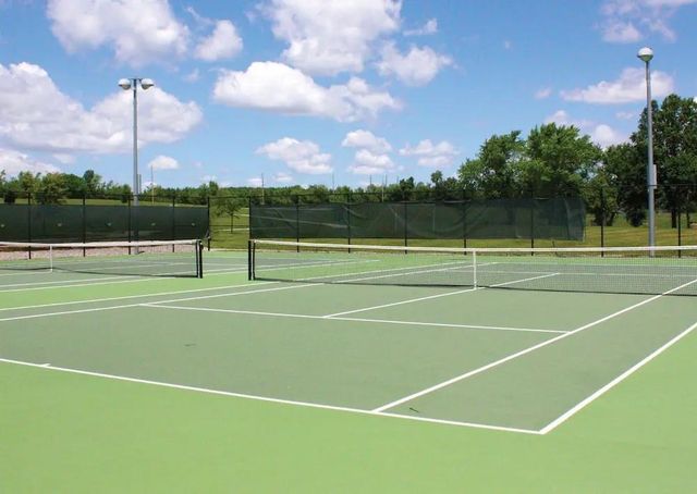 232 NE Bayview Drive, Lee's Summit, MO 64064