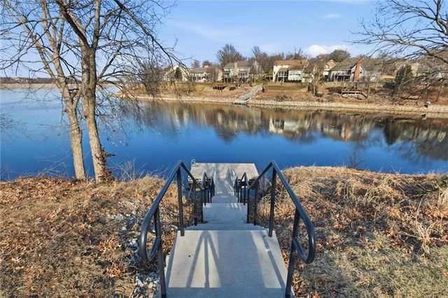 232 NE Bayview Drive, Lee's Summit, MO 64064