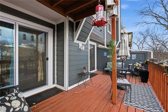 232 NE Bayview Drive, Lee's Summit, MO 64064