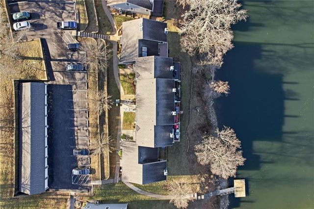 232 NE Bayview Drive, Lee's Summit, MO 64064