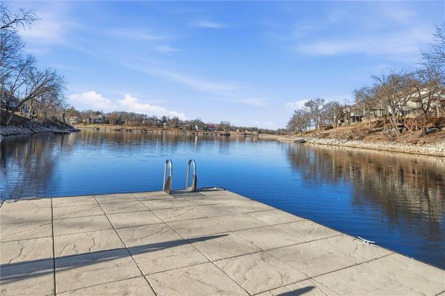 232 NE Bayview Drive, Lee's Summit, MO 64064