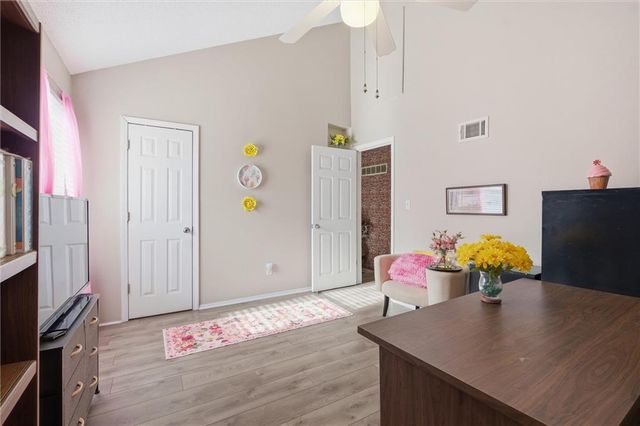 232 NE Bayview Drive, Lee's Summit, MO 64064