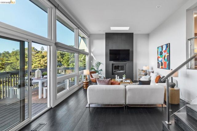 6305 Melville Dr, Oakland, CA 94611