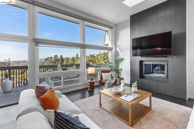 6305 Melville Dr, Oakland, CA 94611