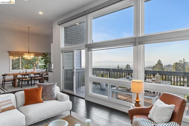 6305 Melville Dr, Oakland, CA 94611