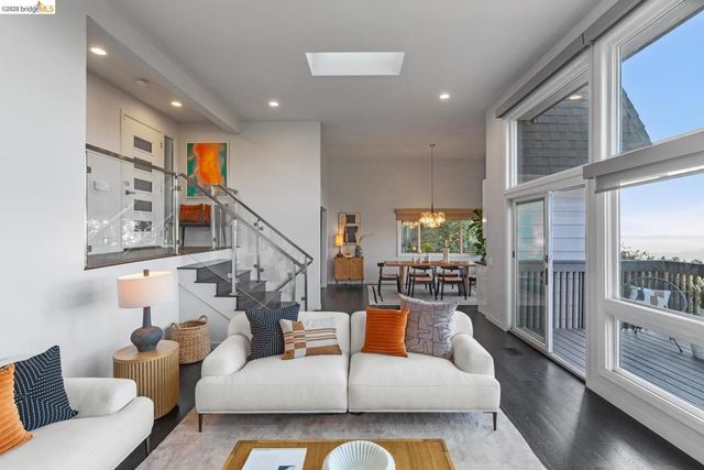 6305 Melville Dr, Oakland, CA 94611