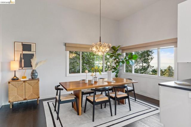 6305 Melville Dr, Oakland, CA 94611