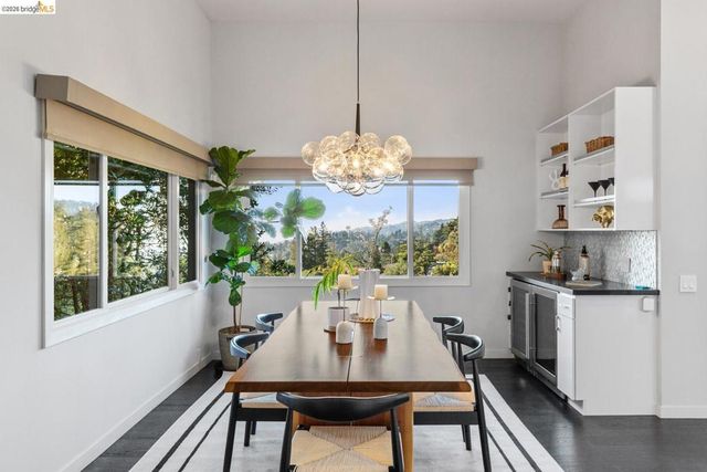 6305 Melville Dr, Oakland, CA 94611