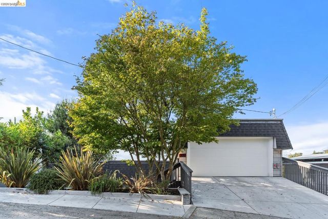 6305 Melville Dr, Oakland, CA 94611