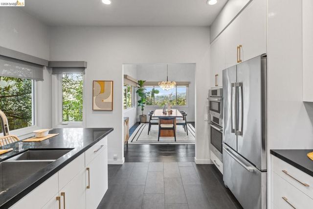 6305 Melville Dr, Oakland, CA 94611