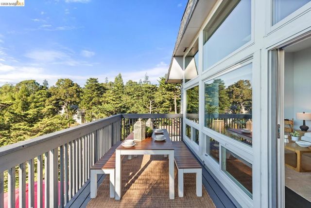 6305 Melville Dr, Oakland, CA 94611