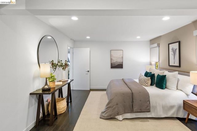 6305 Melville Dr, Oakland, CA 94611