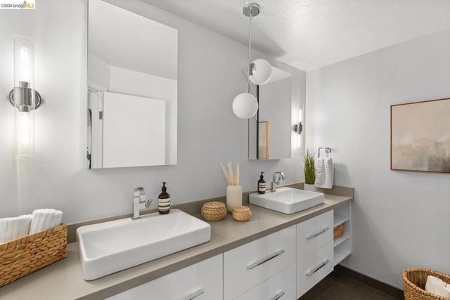6305 Melville Dr, Oakland, CA 94611